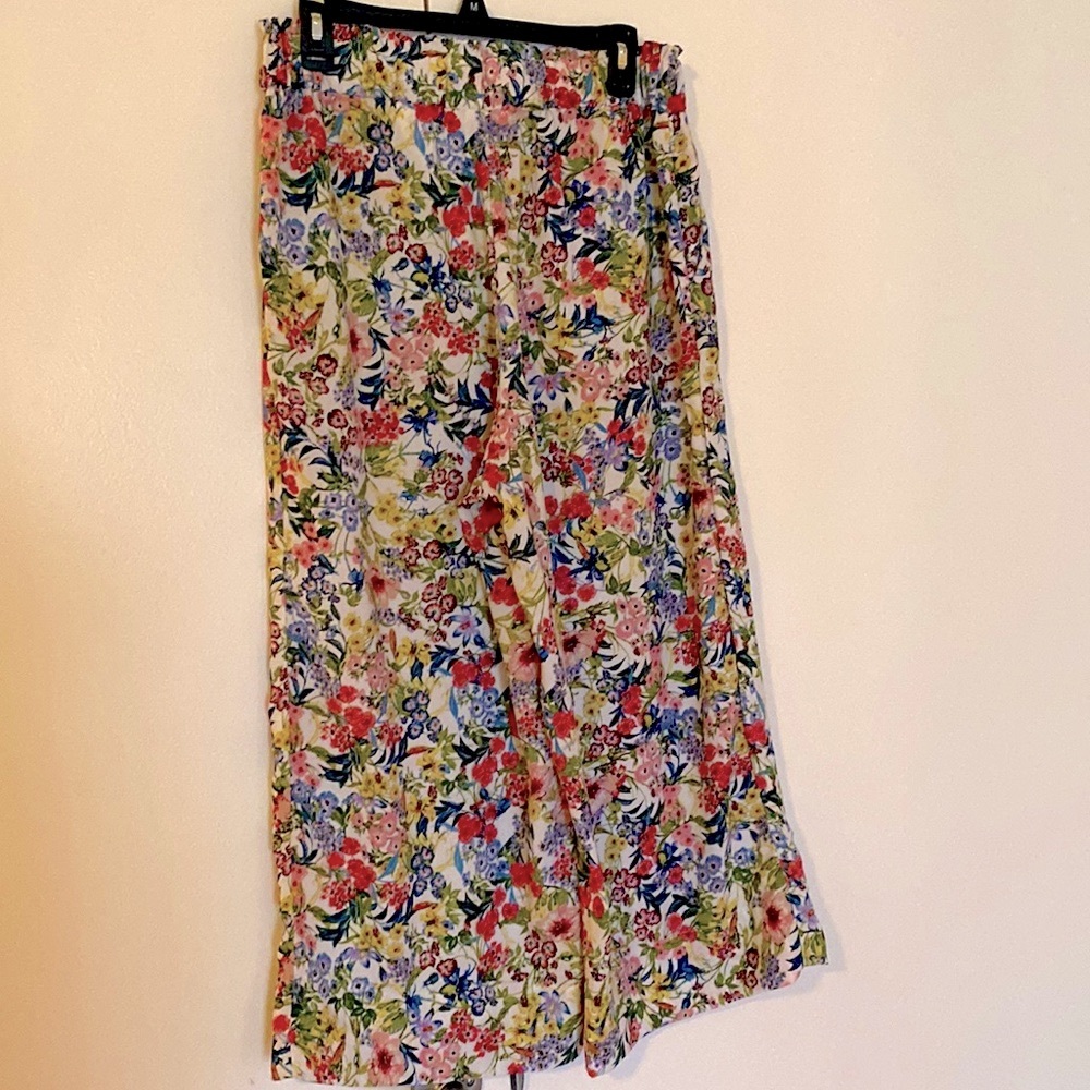 H&M Floral Multi-Color Wide Leg Capri Pants Size 10